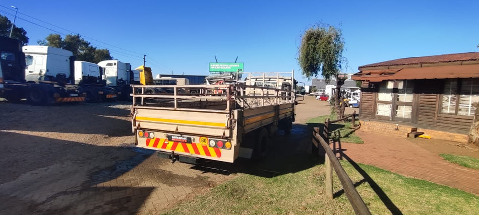 2015 Isuzu NPR 400 Dropside