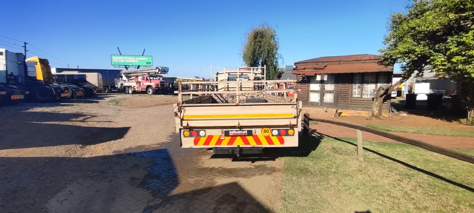 2015 Isuzu NPR 400 Dropside