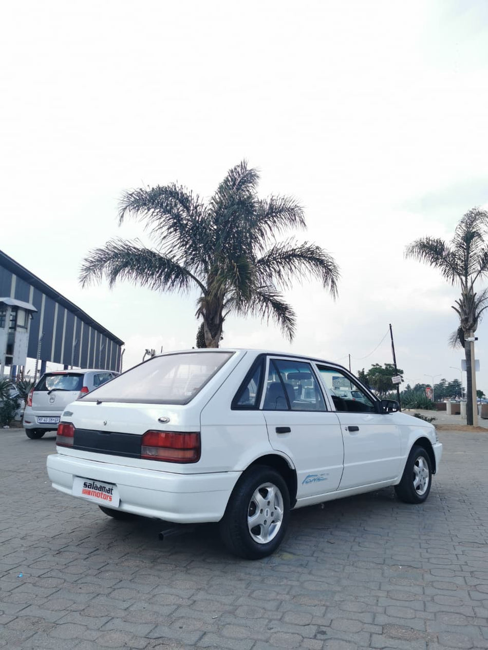 1998 Mazda 323