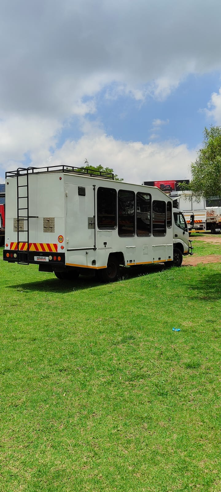 2008 Toyota Dyna Safari 18 Seater