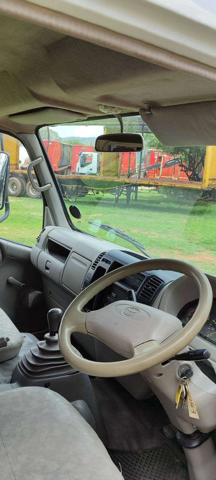 2008 Toyota Dyna Safari 18 Seater