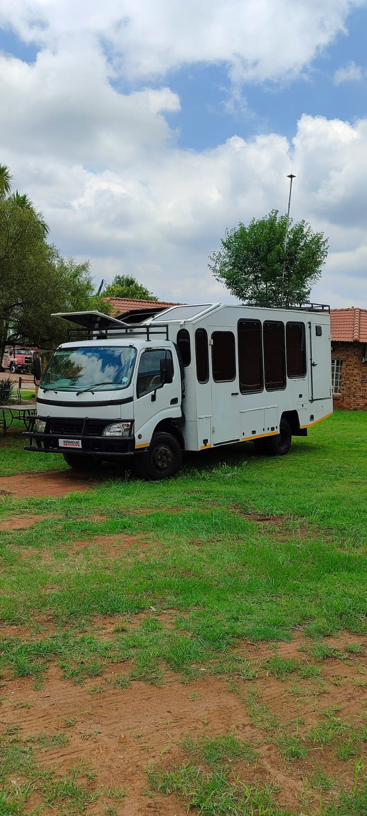 2008 Toyota Dyna Safari 18 Seater