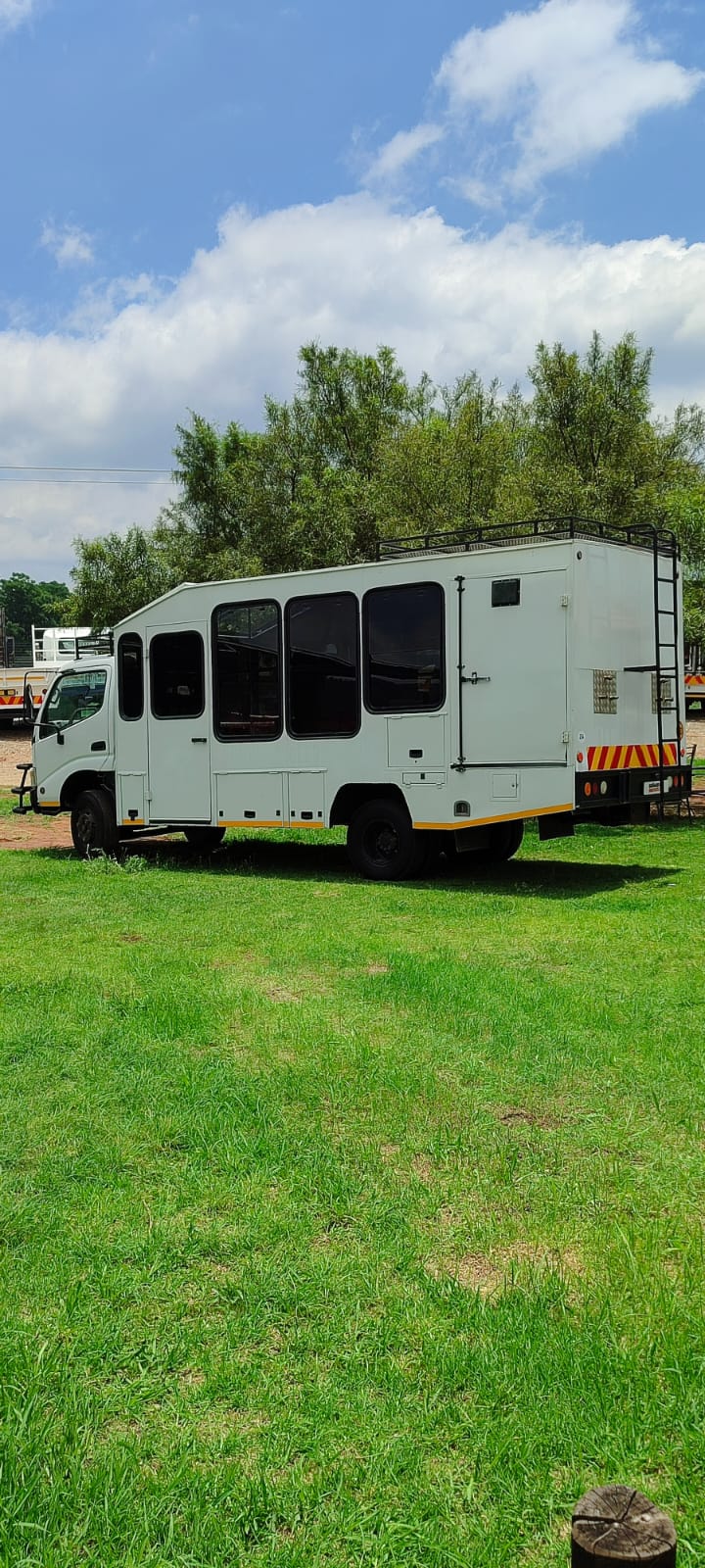 2008 Toyota Dyna Safari 18 Seater