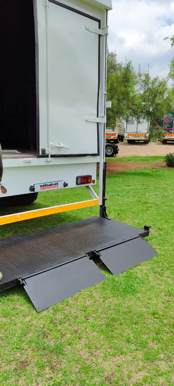 2014 Isuzu FTR 850 Automatic