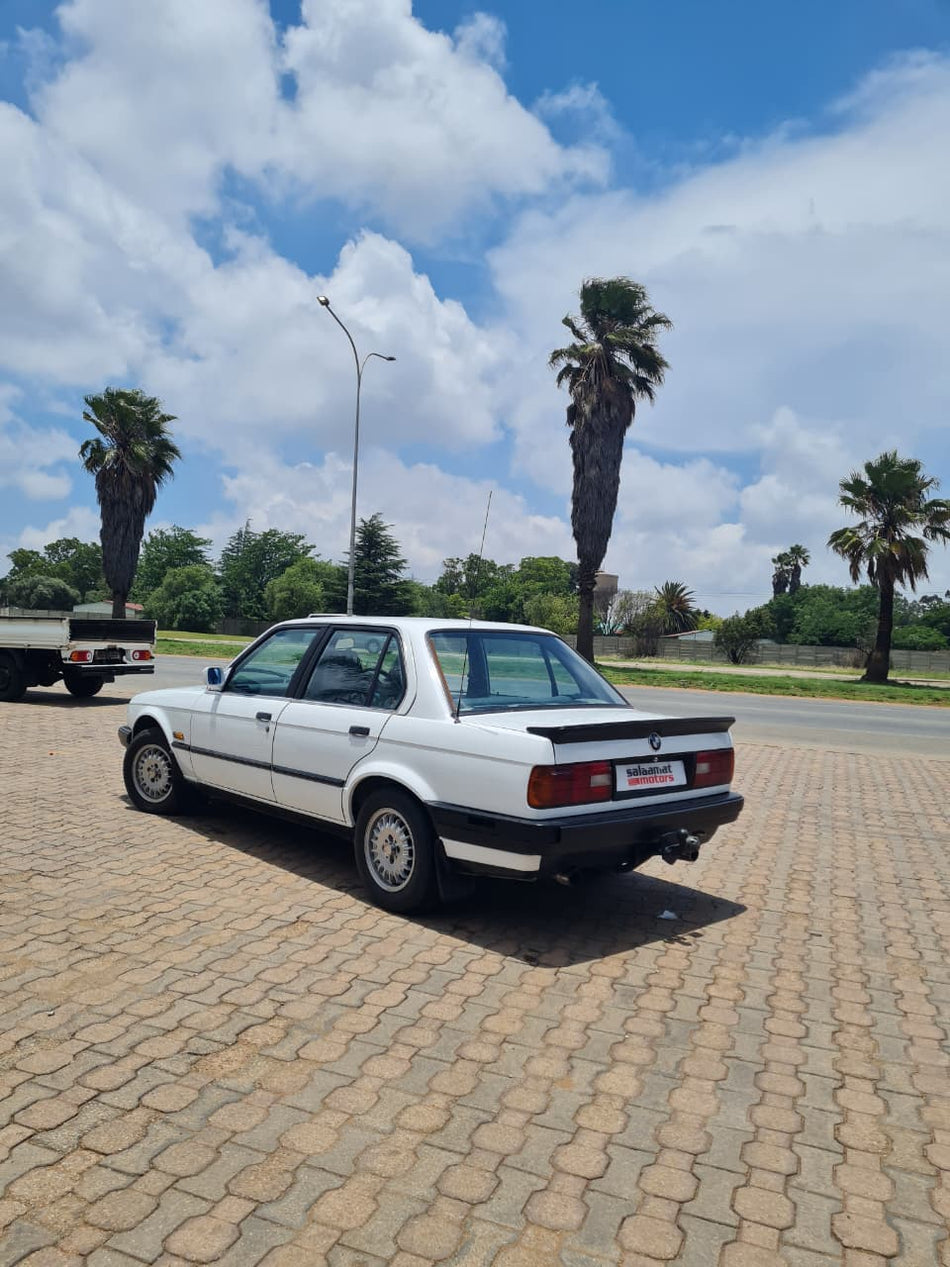 BMW 318i E30