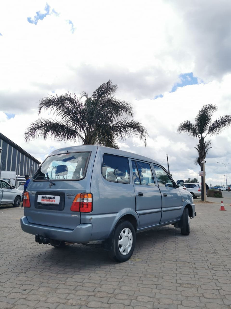 2004 Toyota Condor 2.4i