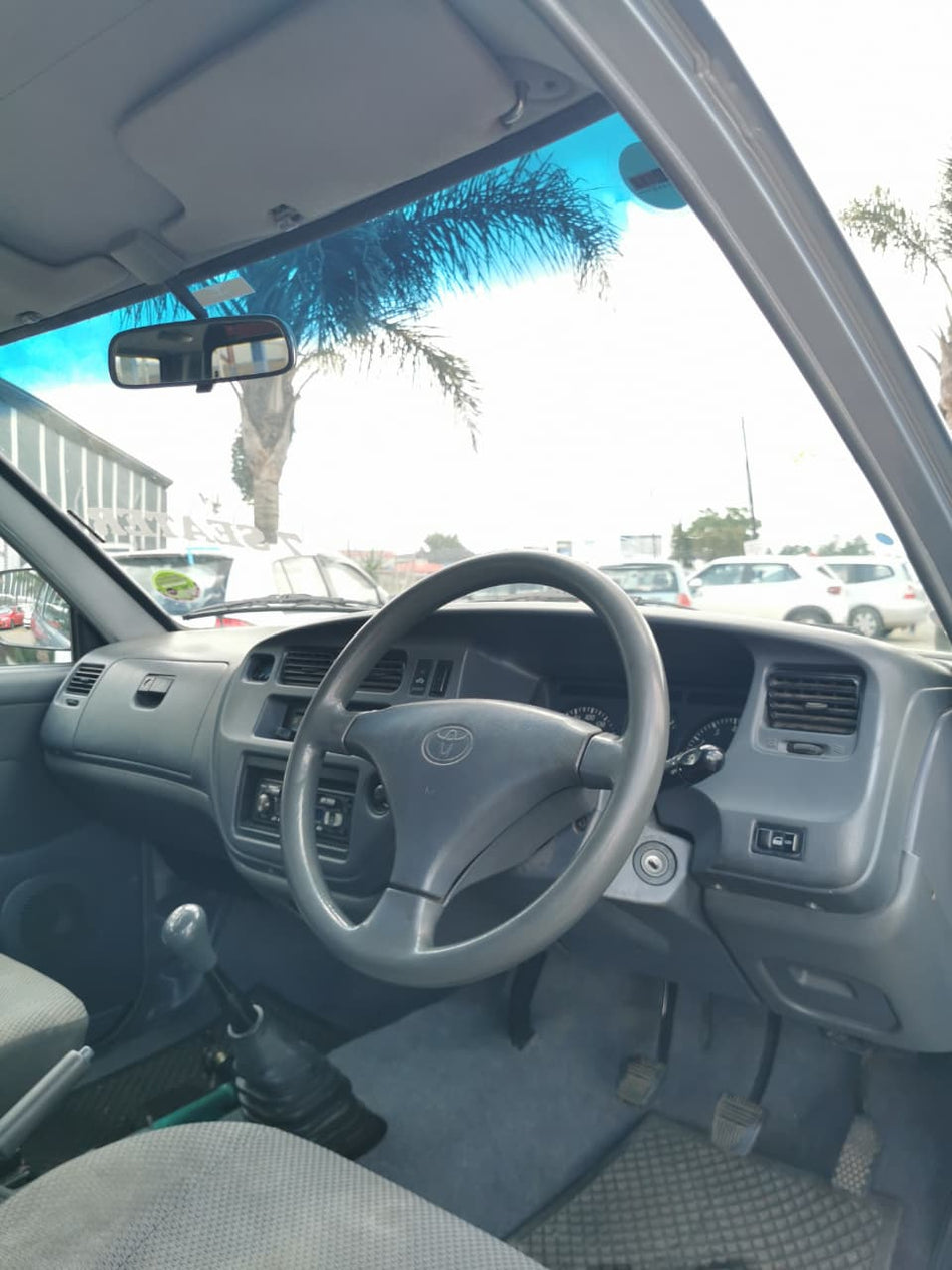 2004 Toyota Condor 2.4i