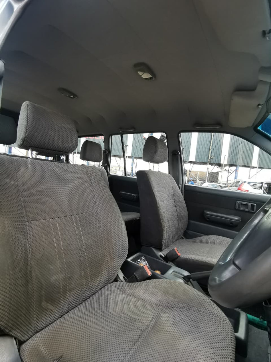 2004 Toyota Condor 2.4i