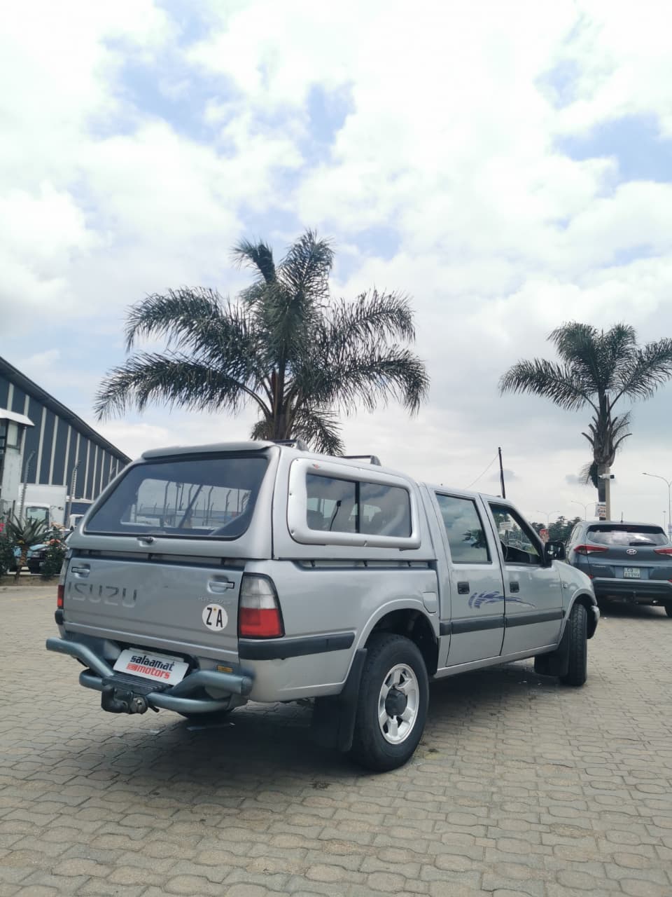 Isuzu KB250D LE – Salaamat Motors