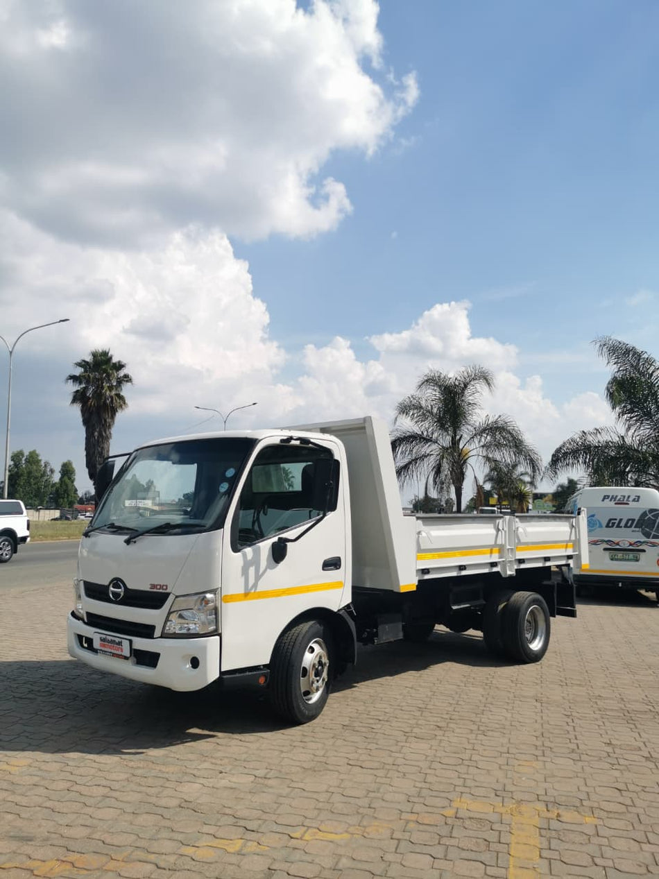 2016 Hino 300 Tipper