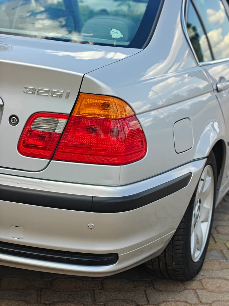 2000 BMW E46 325i Automatic