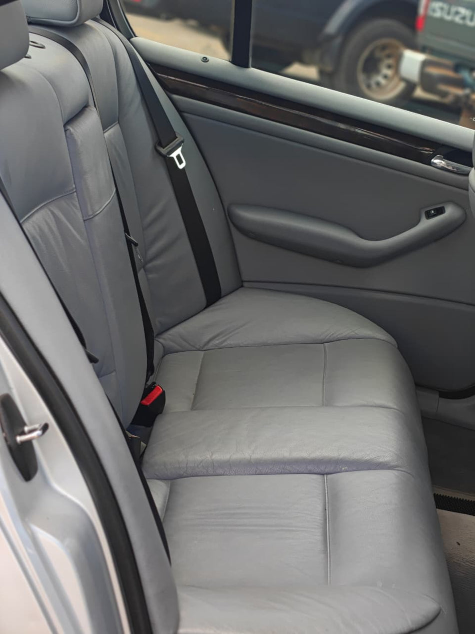 2000 BMW E46 325i Automatic