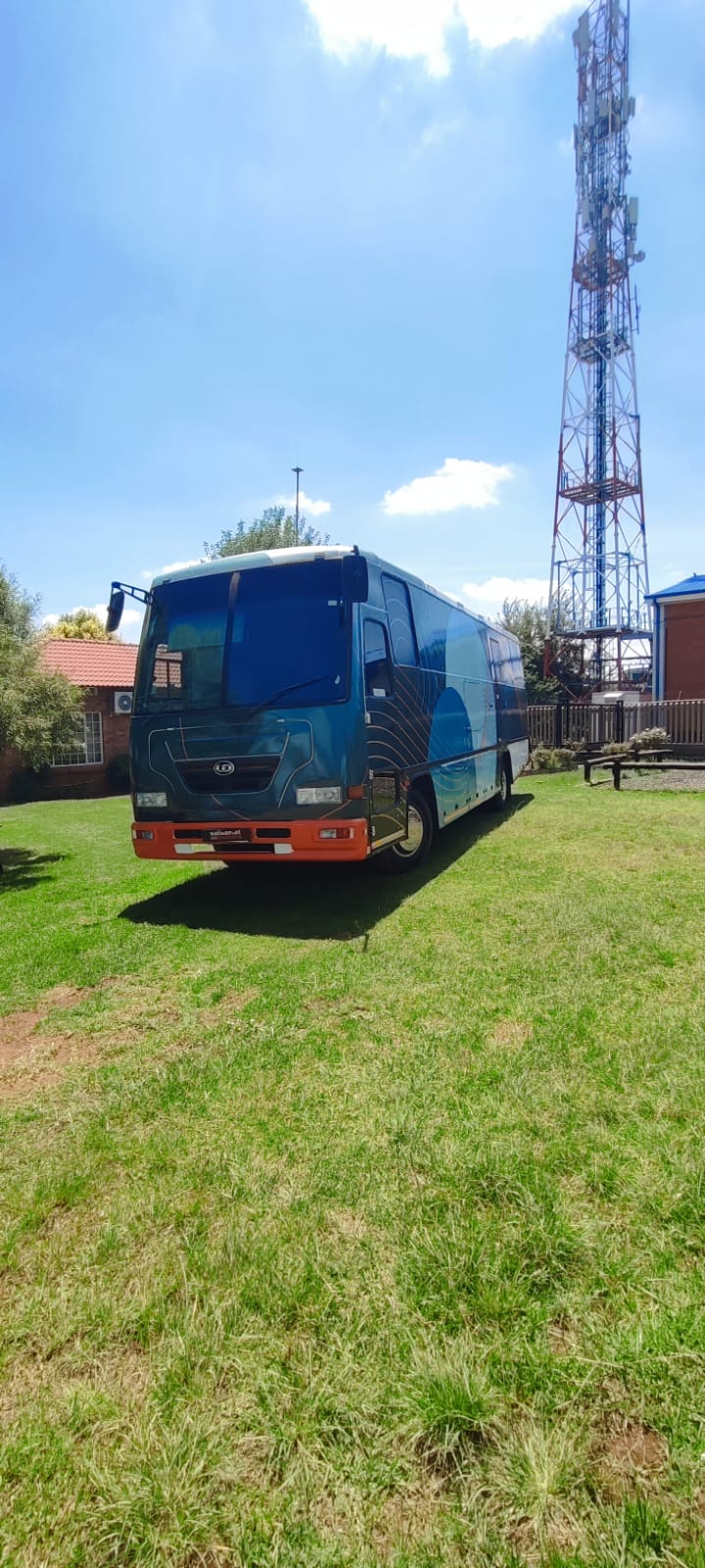 2011 UD80 Office Bus