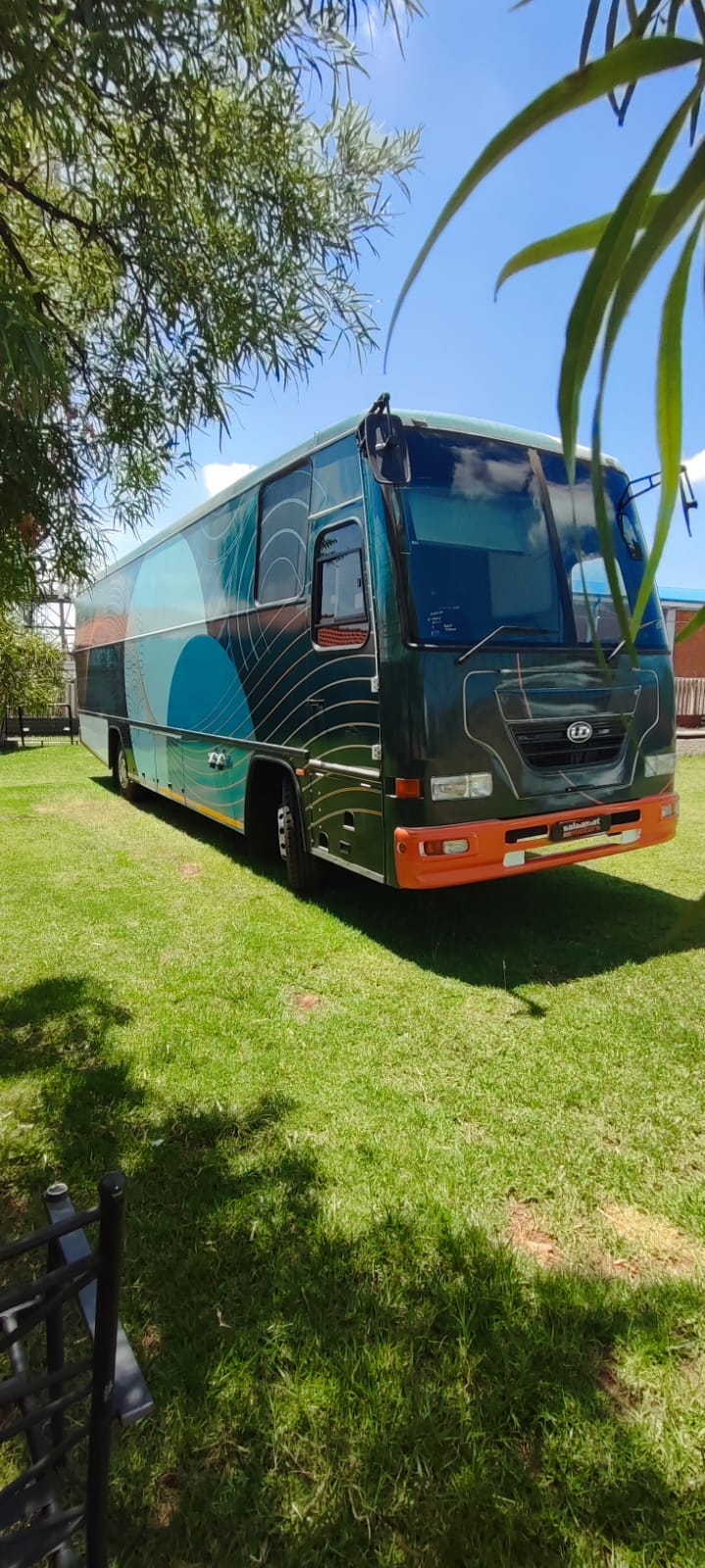 2011 UD80 Office Bus