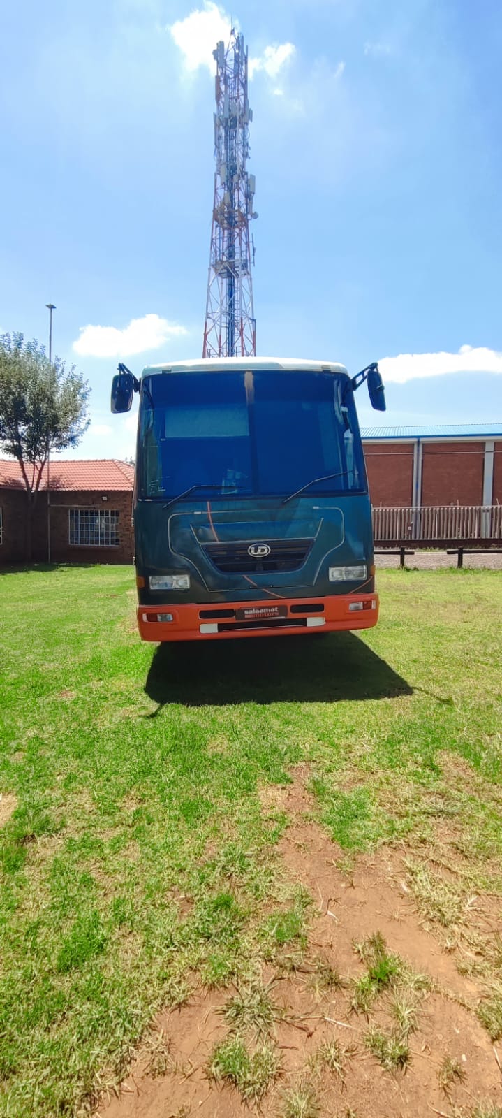 2011 UD80 Office Bus