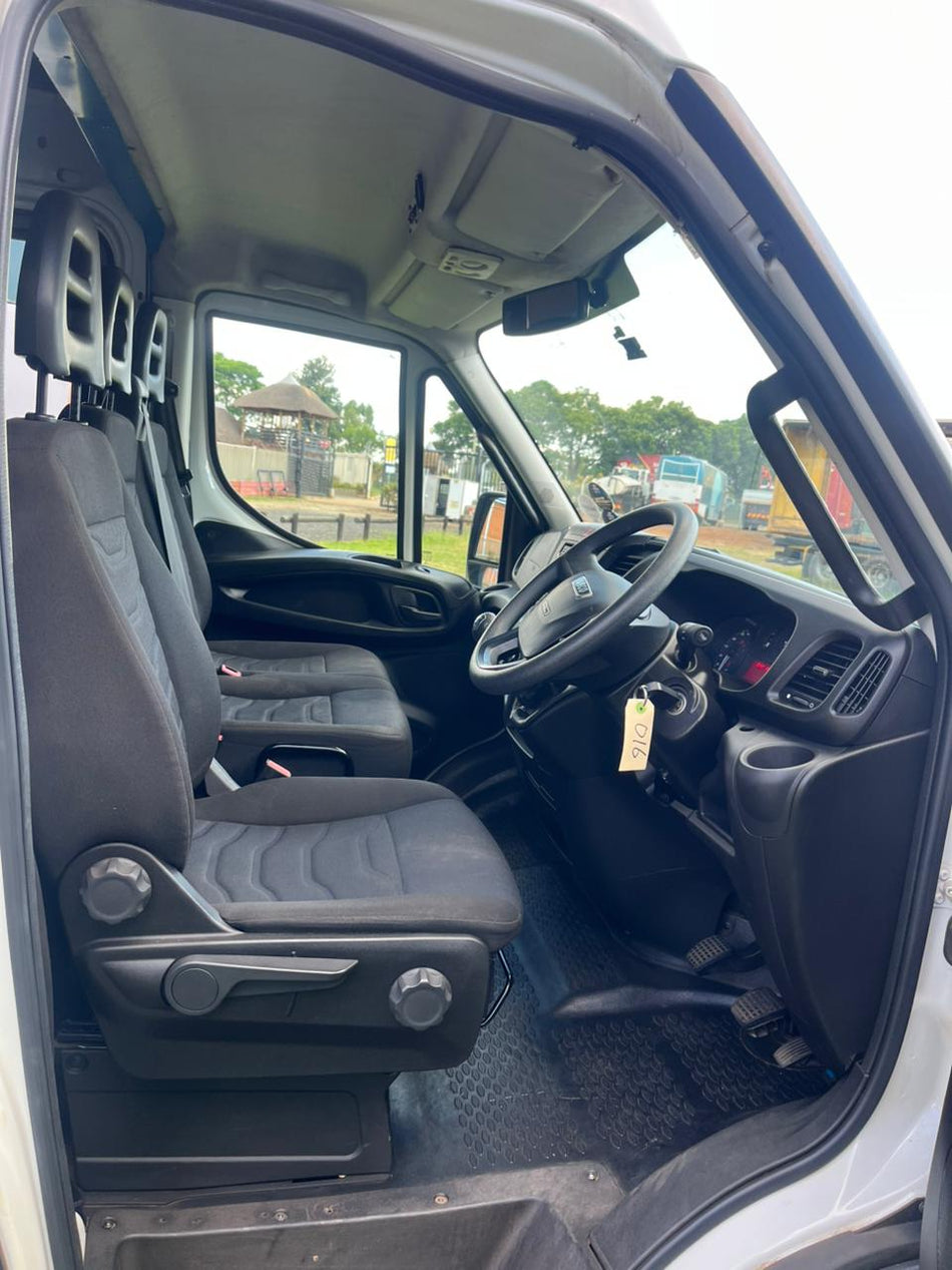 2020 Iveco Daily 11 Seater & Half Panel Van