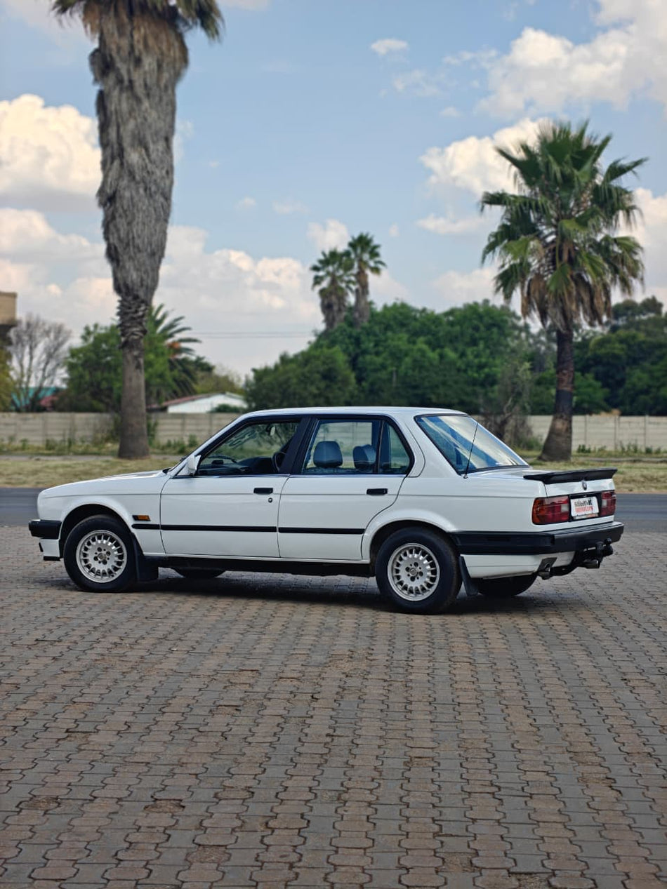 1992 BMW E30 318i