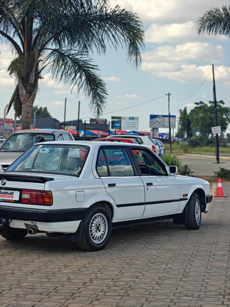 1992 BMW E30 318i