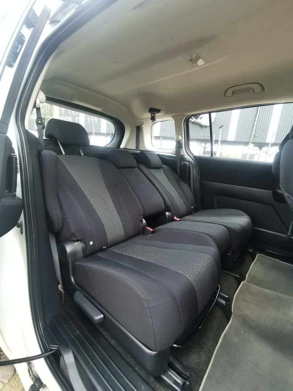 2011 Mazda 5 7 Seater