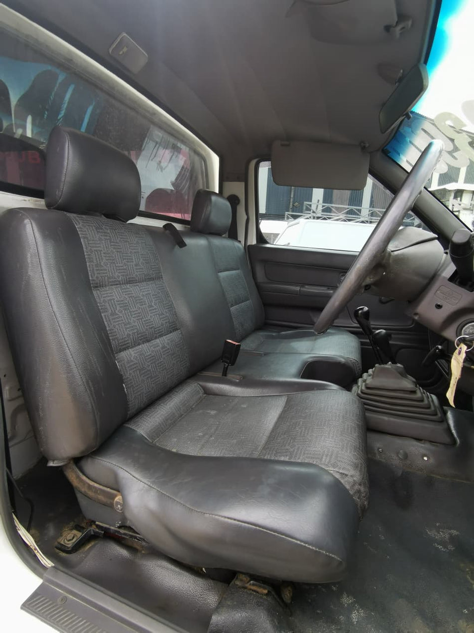 2003 Nissan Hardbody 2.4i 4x4