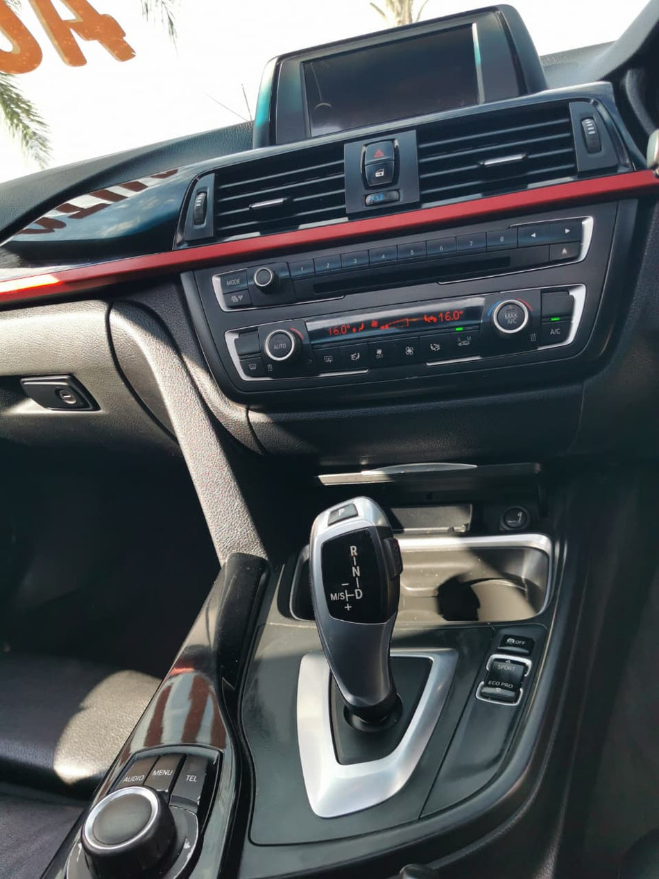 2012 BMW 320i Automatic