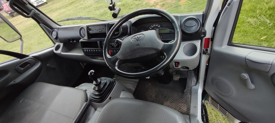 2017 Toyota Dyna Dropside