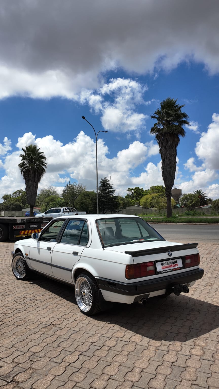 1992 BMW E30 318i