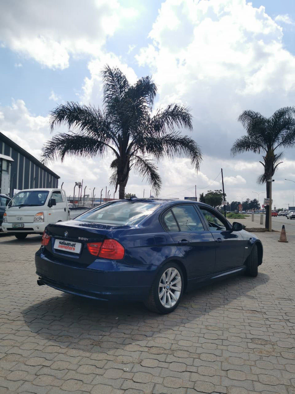 2010 BMW 320i