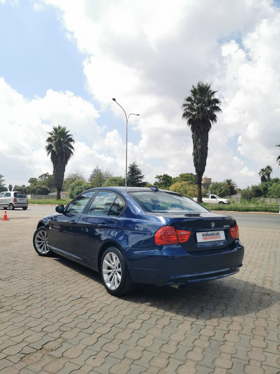 2010 BMW 320i