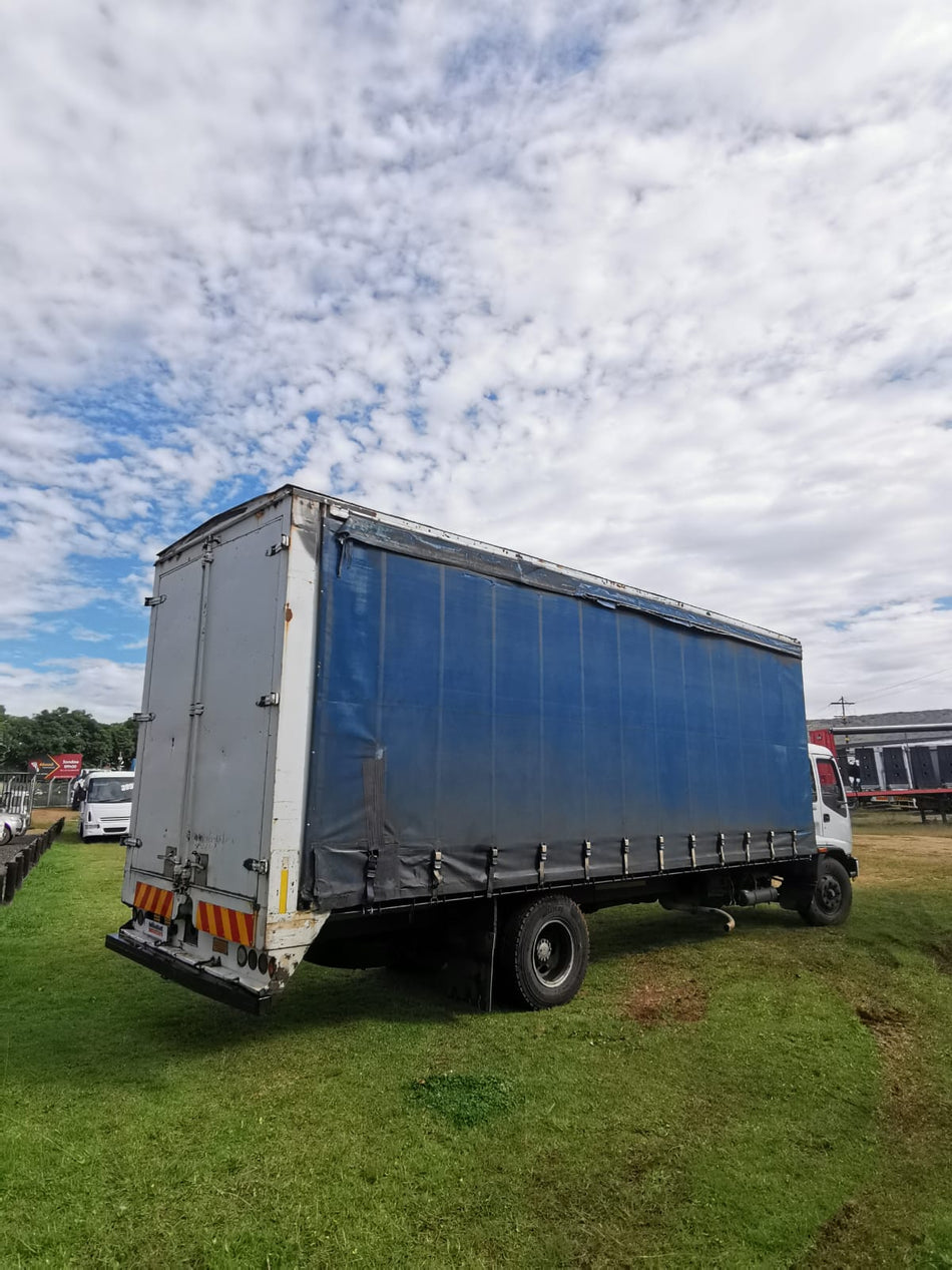 2010 Isuzu FTR 800 Curtain Side