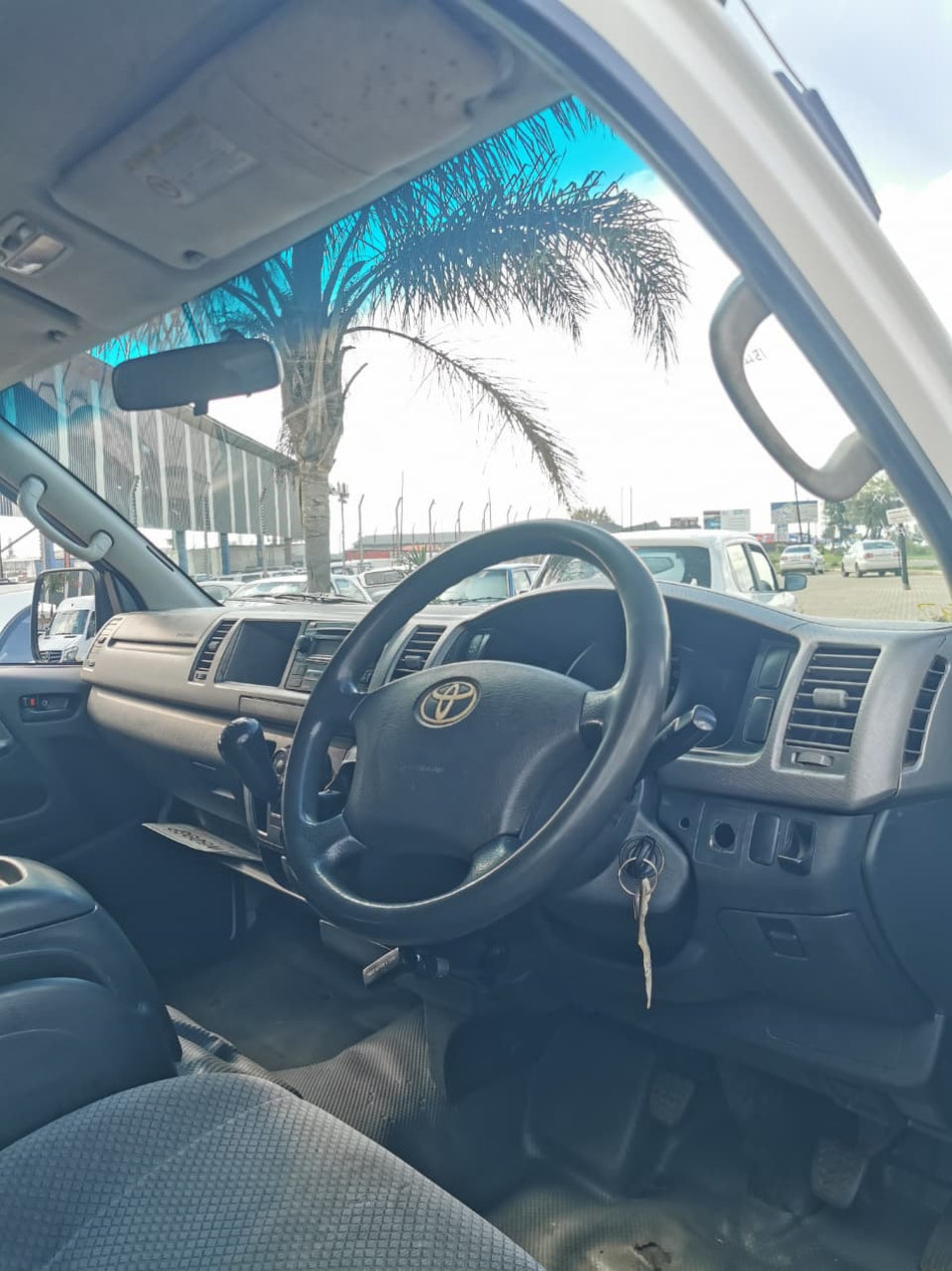 2012 Toyota Quantum GL 2.7 VVTI