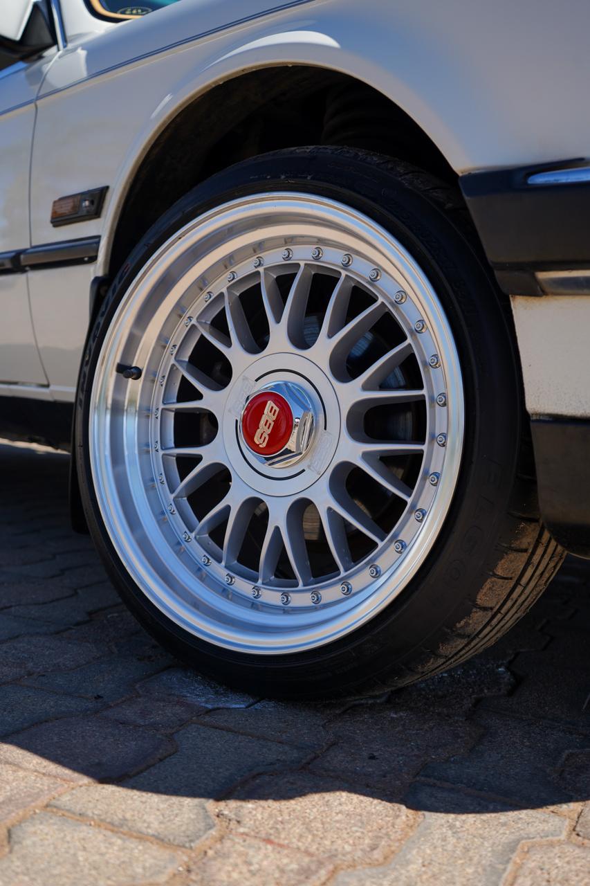 1987 BMW E30 318i Automatic
