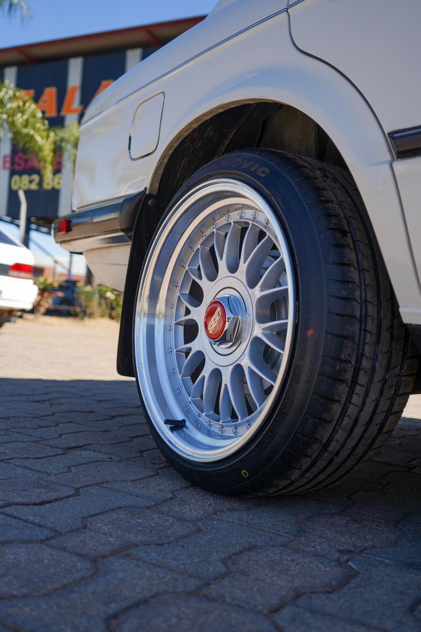 1987 BMW E30 318i Automatic
