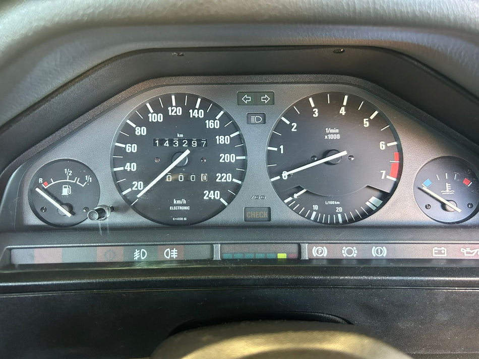 1987 BMW E30 318i Automatic