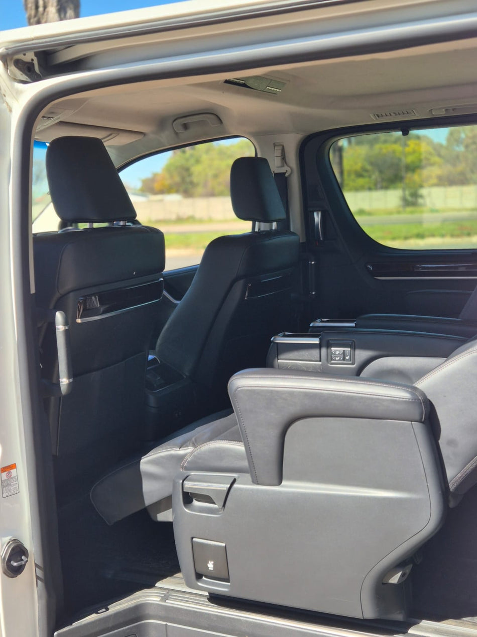 2020 Toyota Quantum VX Premium 2.8 Automatic 9 Seater LWB