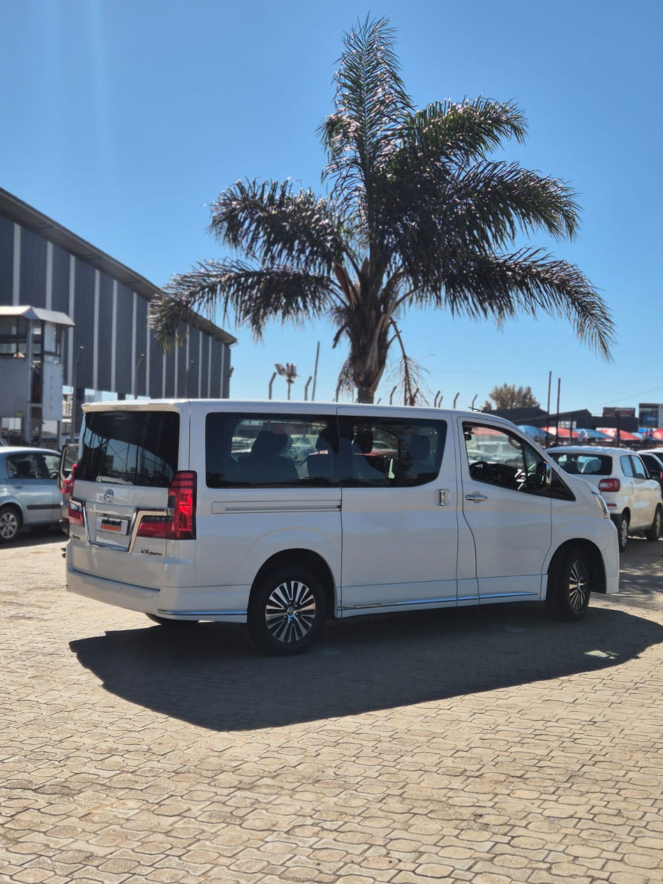 2020 Toyota Quantum VX Premium 2.8 Automatic 9 Seater LWB