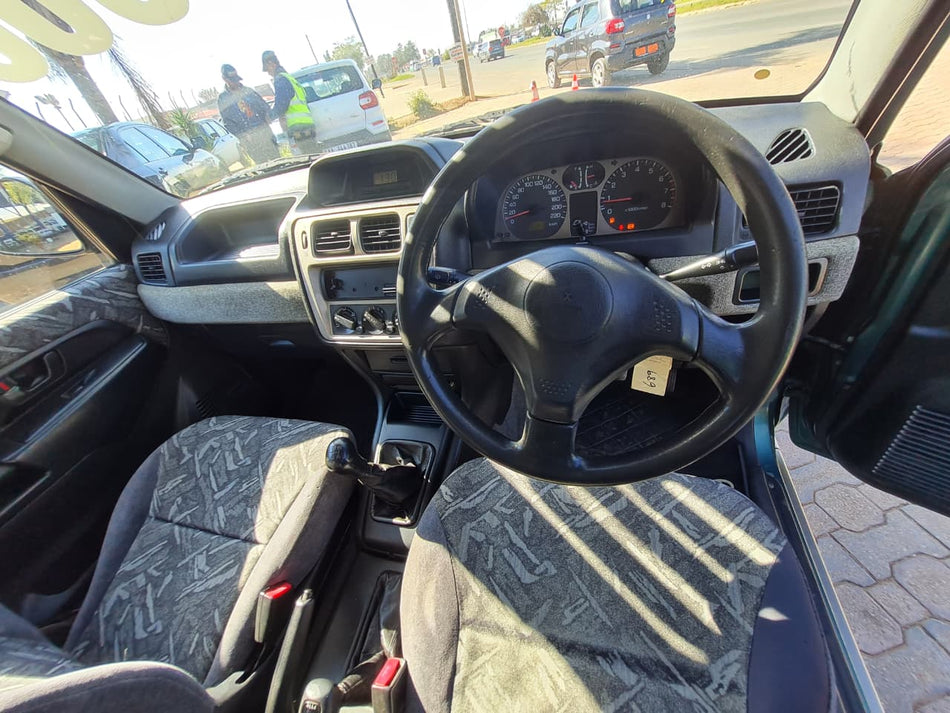 2001 Mitsubishi Pajero IO 1.8