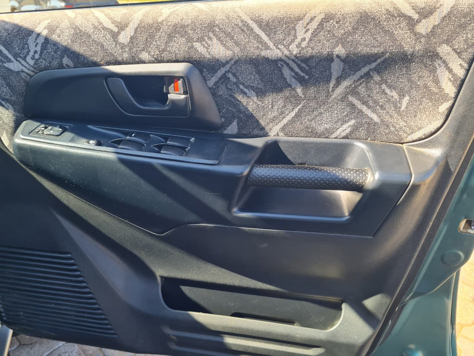2001 Mitsubishi Pajero IO 1.8