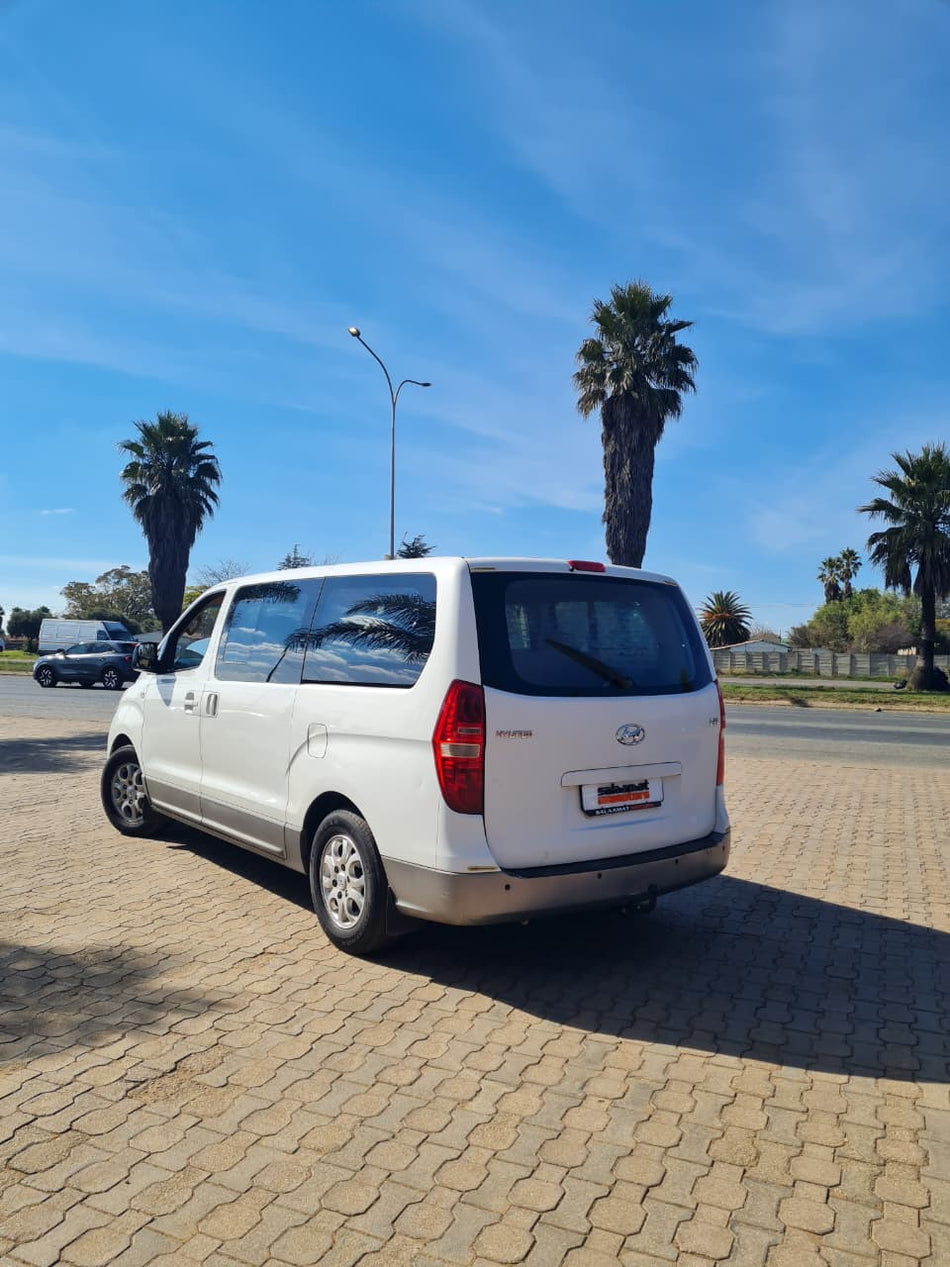 2010 Hyundai H-1 Bus 2.4