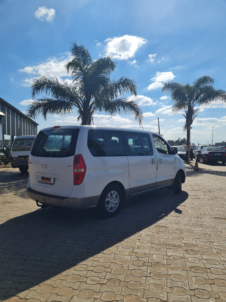 2010 Hyundai H-1 Bus 2.4
