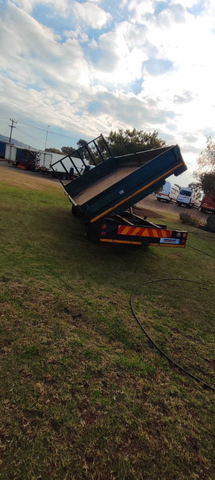 2011 Hino 300 Dropside Side Tipper