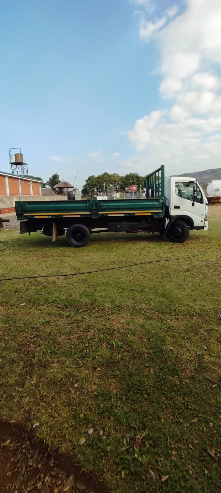 2011 Hino 300 Dropside Side Tipper