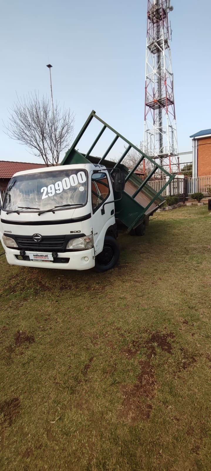 2011 Hino 300 Dropside Side Tipper