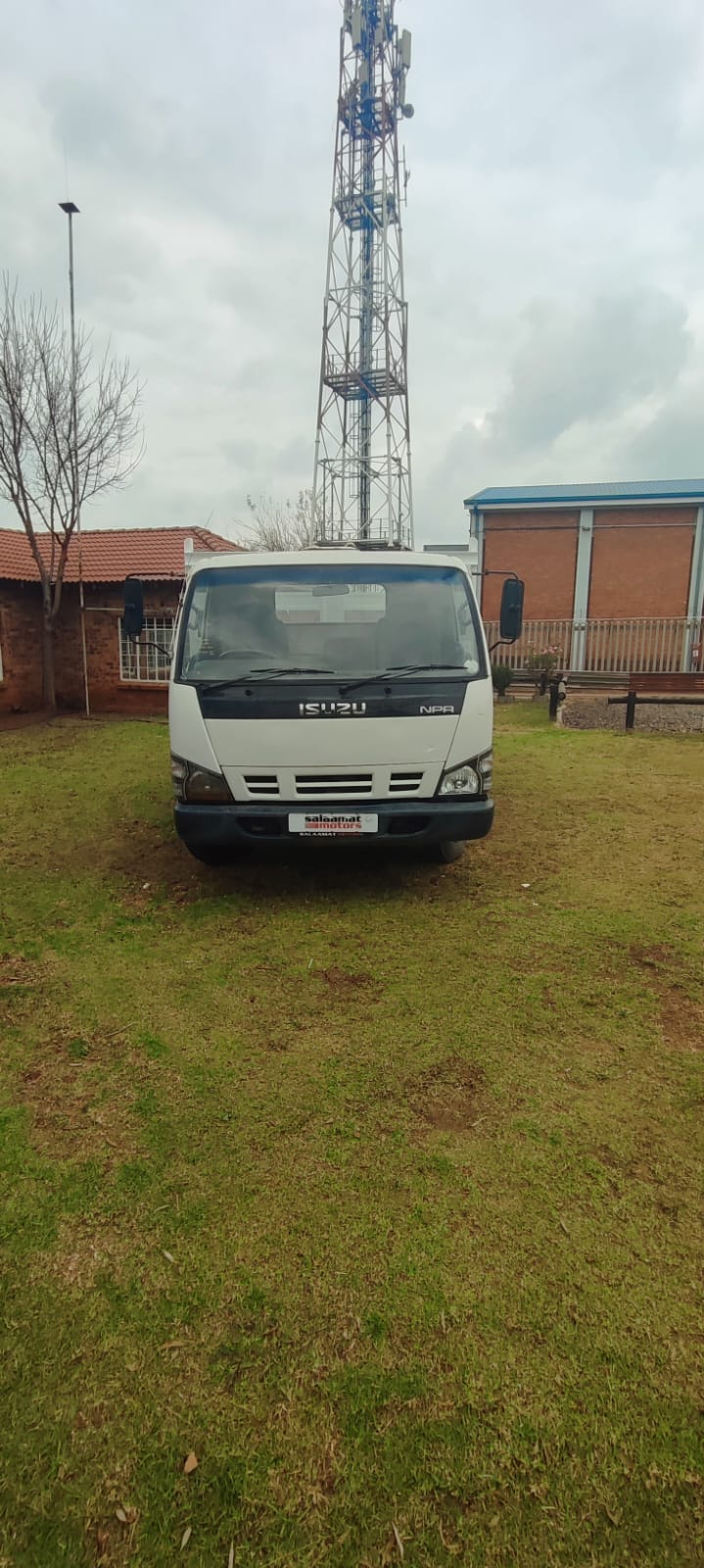 2008 Isuzu NPR300 Dropside