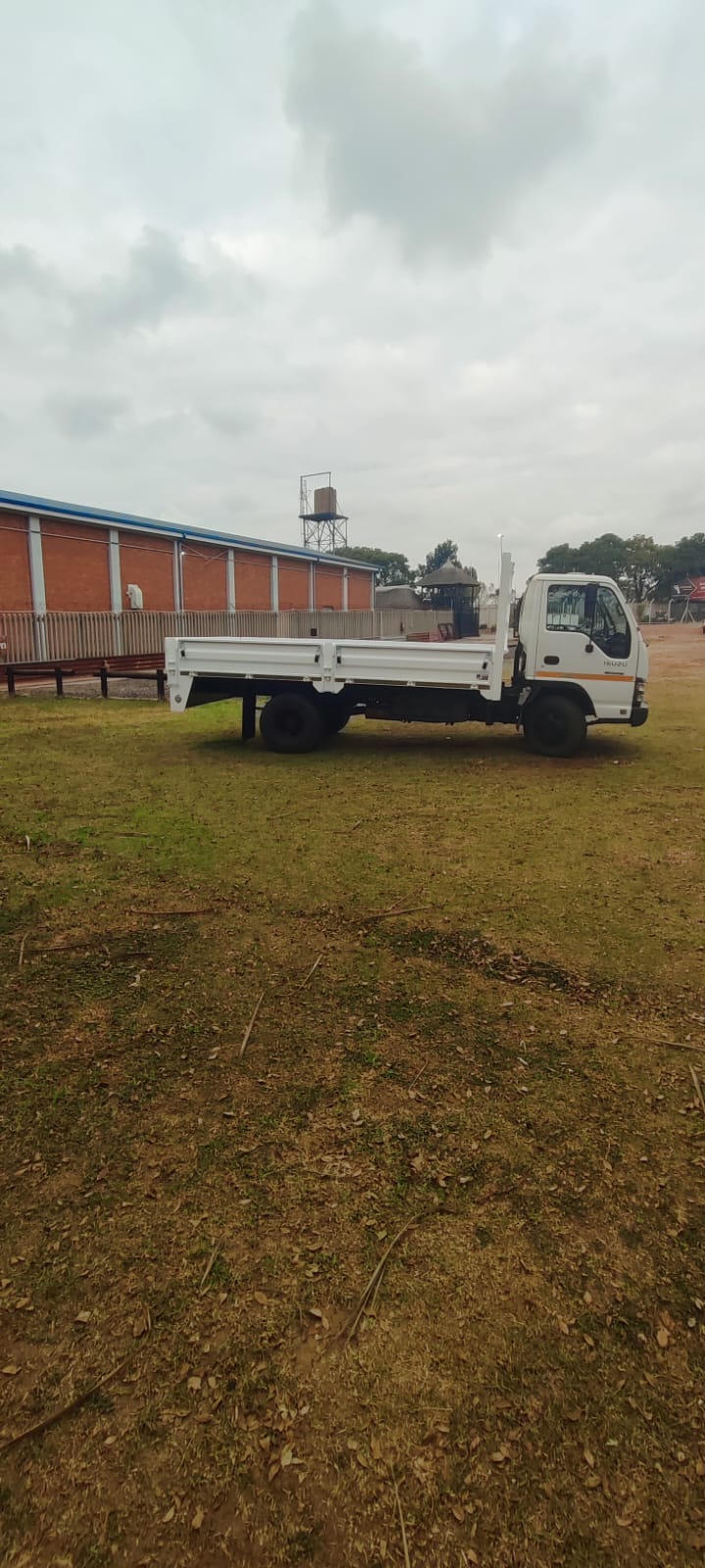 2008 Isuzu NPR300 Dropside