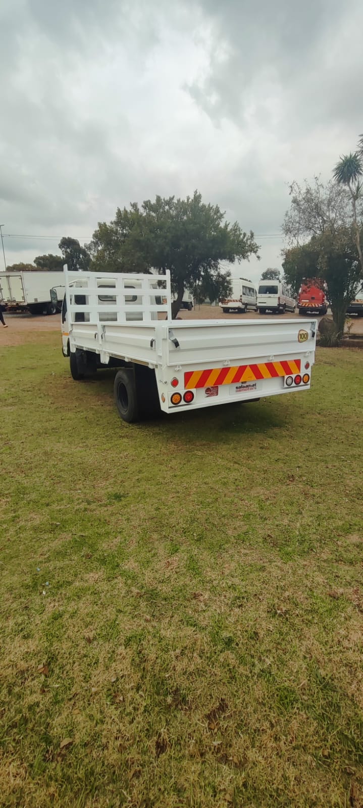 2008 Isuzu NPR300 Dropside