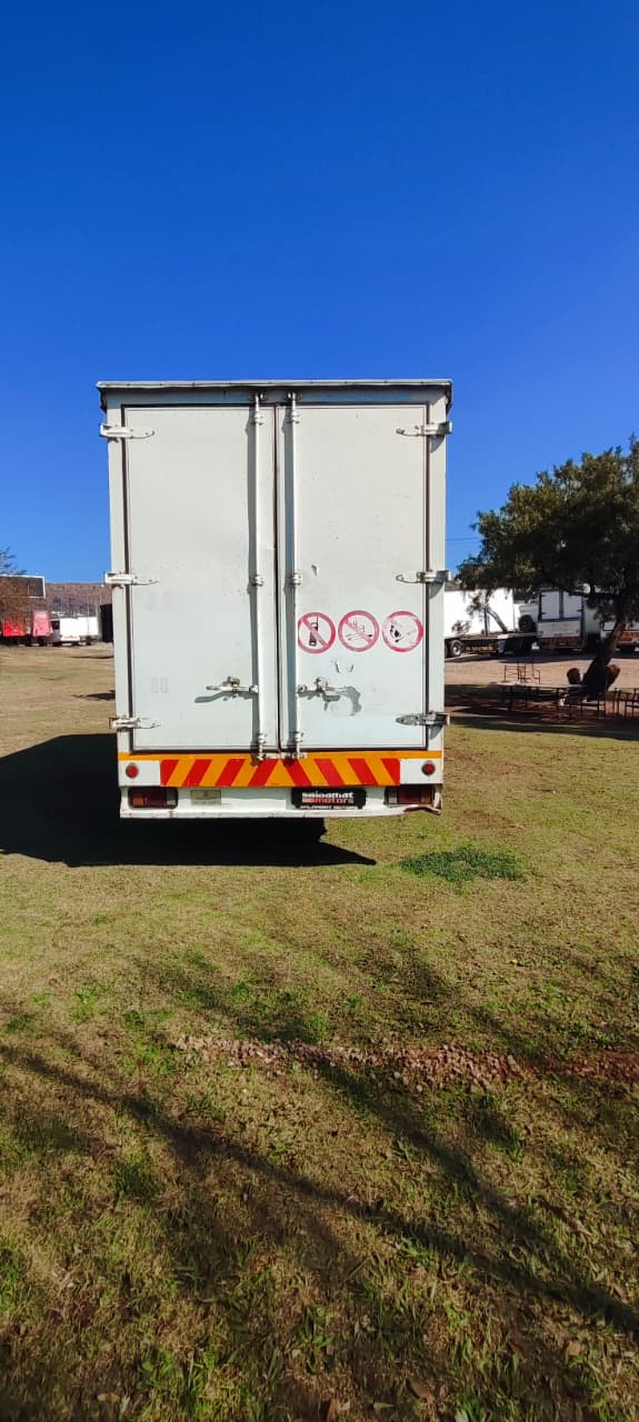 2011 Isuzu 400 Curtain Sides