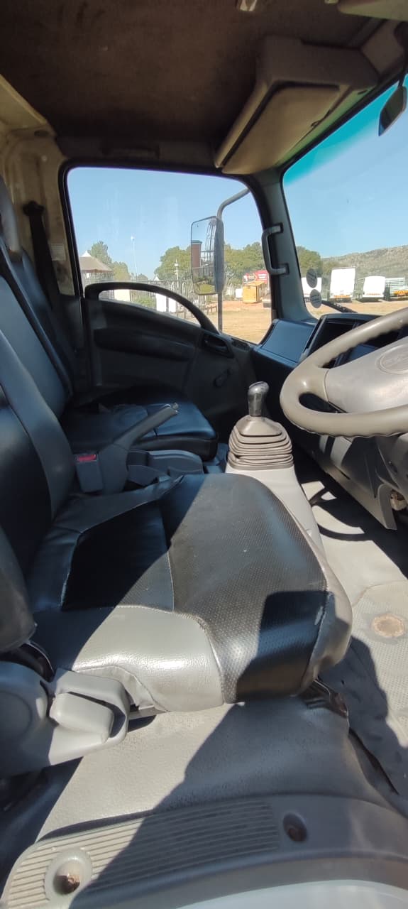 2011 Isuzu 400 Curtain Sides