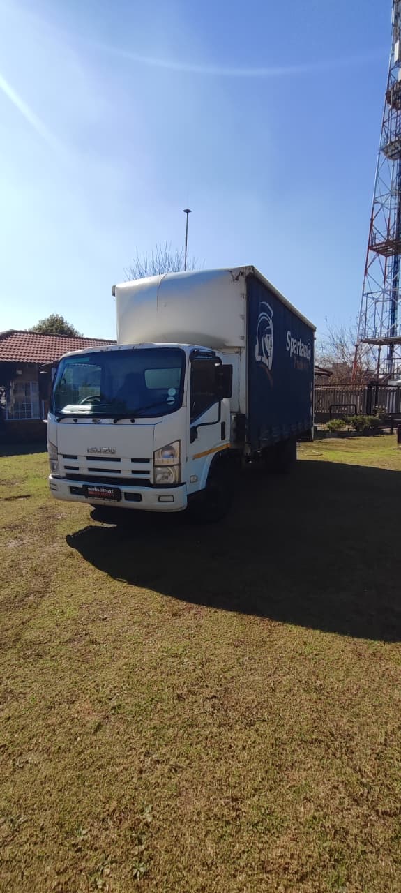 2011 Isuzu 400 Curtain Sides