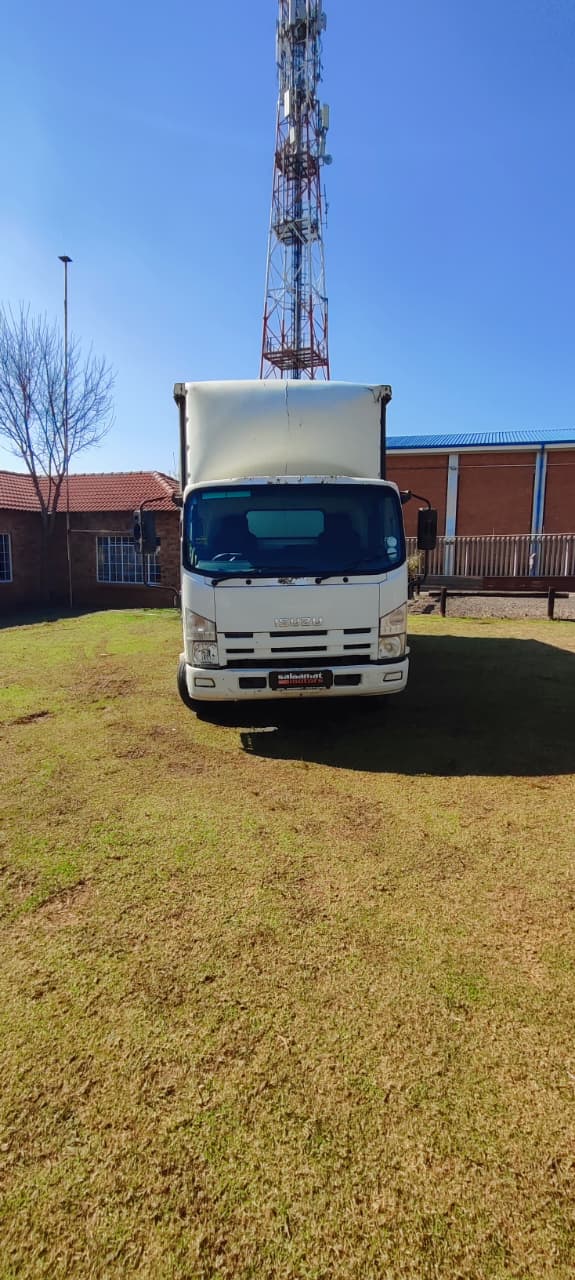 2011 Isuzu 400 Curtain Sides